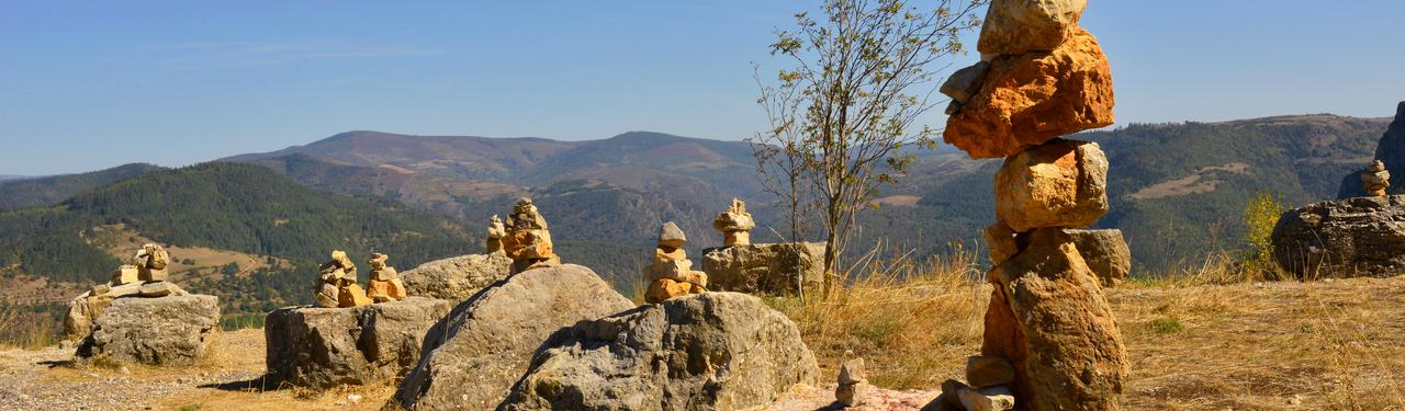 Pyramides de pierres, mémoire sur le chemin de Stevenson à Florac (48400) dans le parc des cévennes, département de la Lozère en région Occitanie