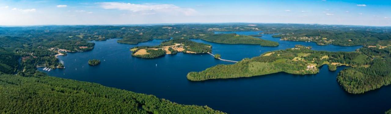 Lac de Vassivierec dans la Creuse