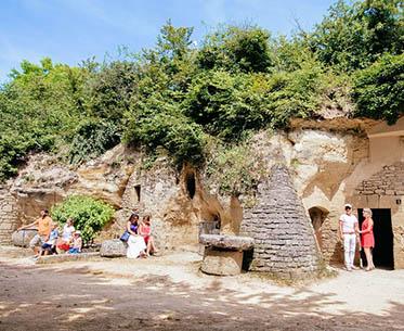 Louresse-Rochemenier village troglodytique