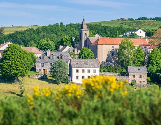 le village de Saint-Eulalie dans les Monts d'Ardèche, proche du Mont Gerbier de Jonc et des sources de la Loire.