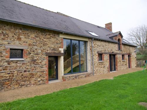 Salle à manger ou séjour du gîte Des Hirondelles
