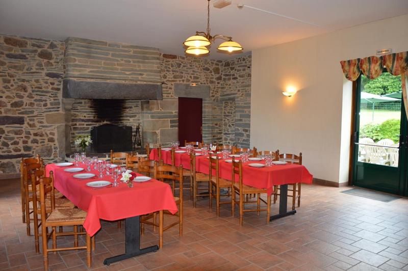 Chambre du gîte de groupe à Comblessac