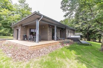 Meygal, Les lodges du golf 10 hébergements pour un  weekend au vert