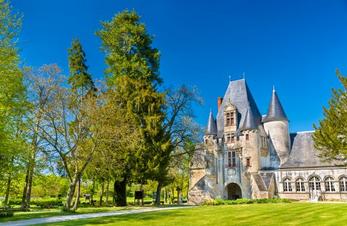 Chef‑Boutonne et le Château de Javarzay, Deux-Sèvres
