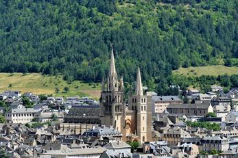 Mende et sa cathédrale gothique en Lozère