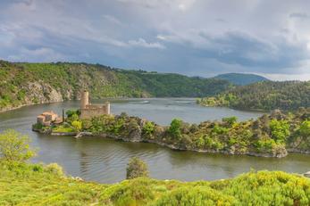 Lac Grangent et son château, Loire