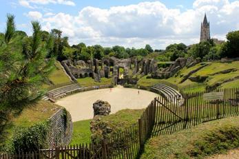Locations vacances à Saintes en Charente-Maritime